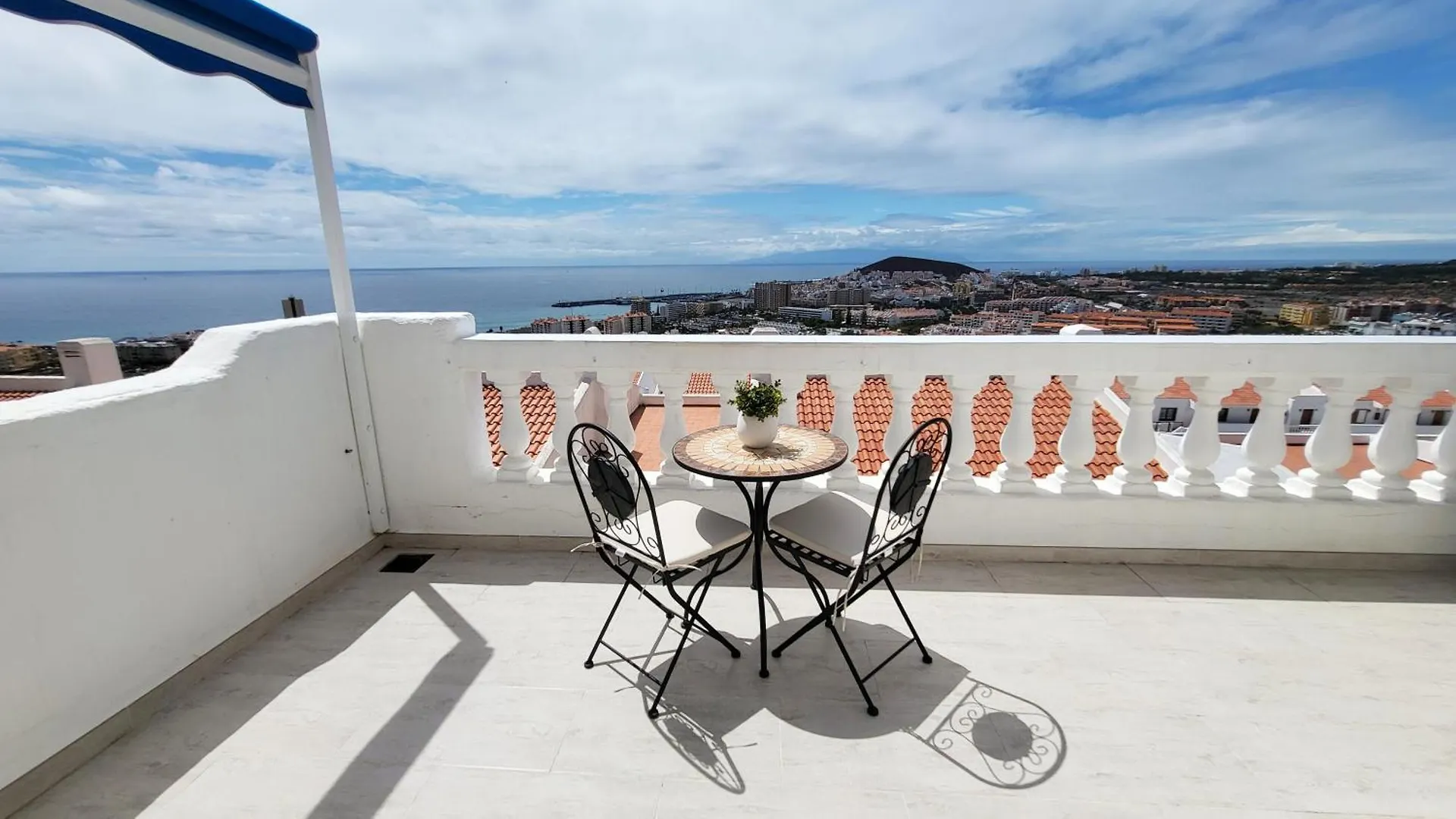 Sunset View, Los Cristianos - Port Royale location